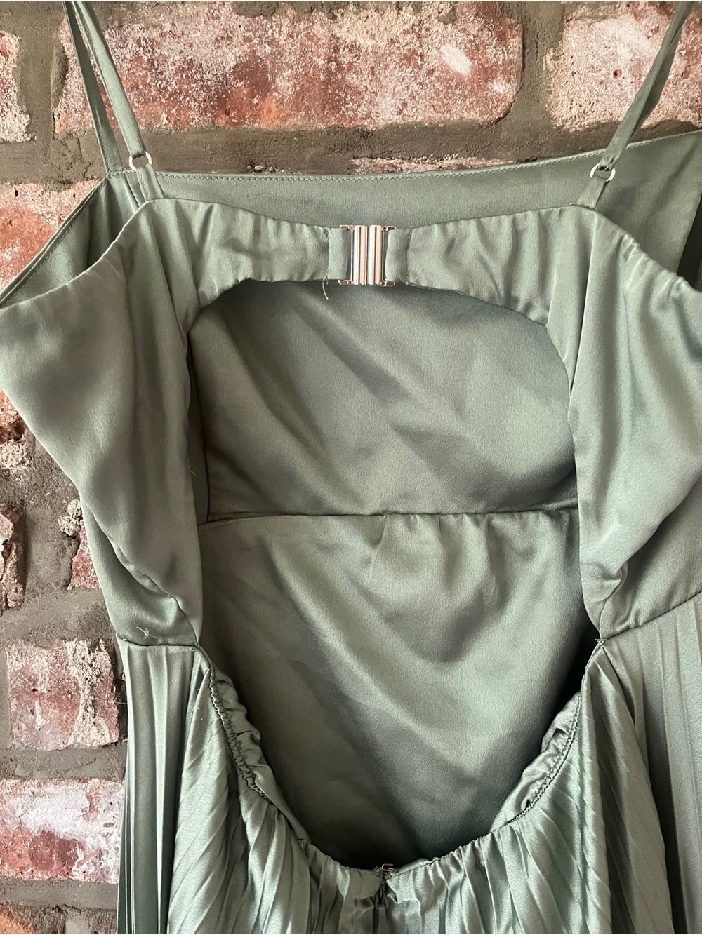 Abercrombie & Fitch Sage Green Pleated High-Low Maxi Dress - Picture 4 of 5